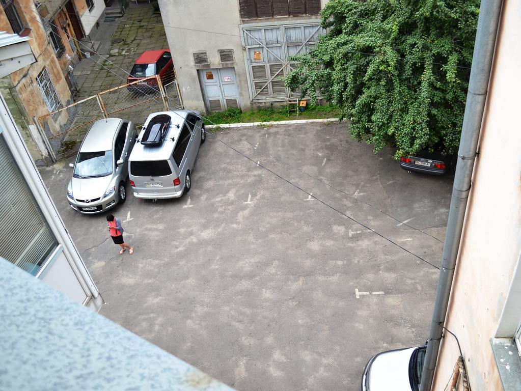 Wanted Hostel Lviv Exterior foto