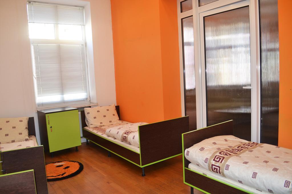 Wanted Hostel Lviv Exterior foto