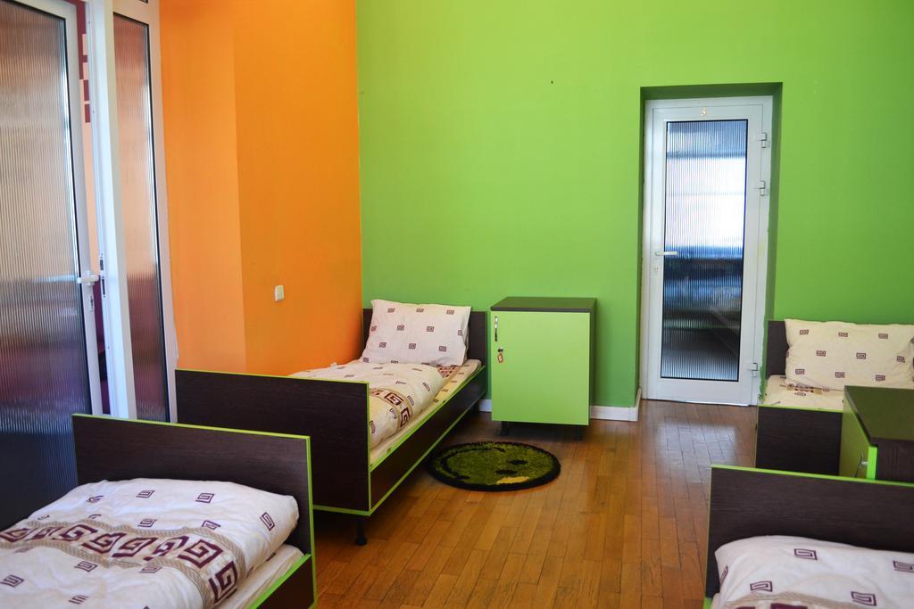 Wanted Hostel Lviv Exterior foto