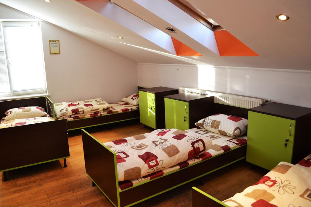 Wanted Hostel Lviv Exterior foto
