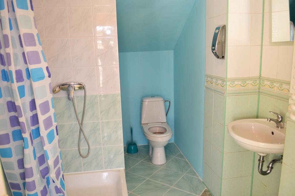 Wanted Hostel Lviv Exterior foto